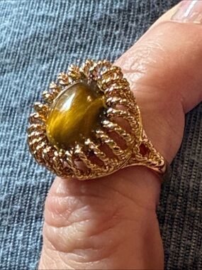 Gold 18khge Ring with Yellow Tiger's Eye Cabochon-Size 5